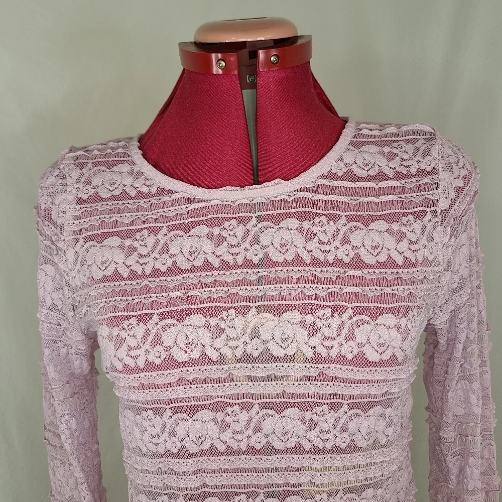 Jessica Simpson Maternity Lavender Floral Lace Bell Sleeve Top - Picture 6 of 12
